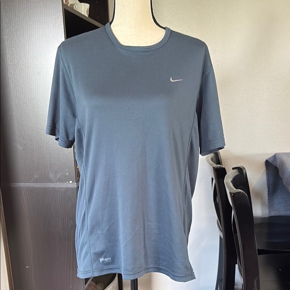 Women’s Nike Fit Size M Tee - Picture 1 of 6